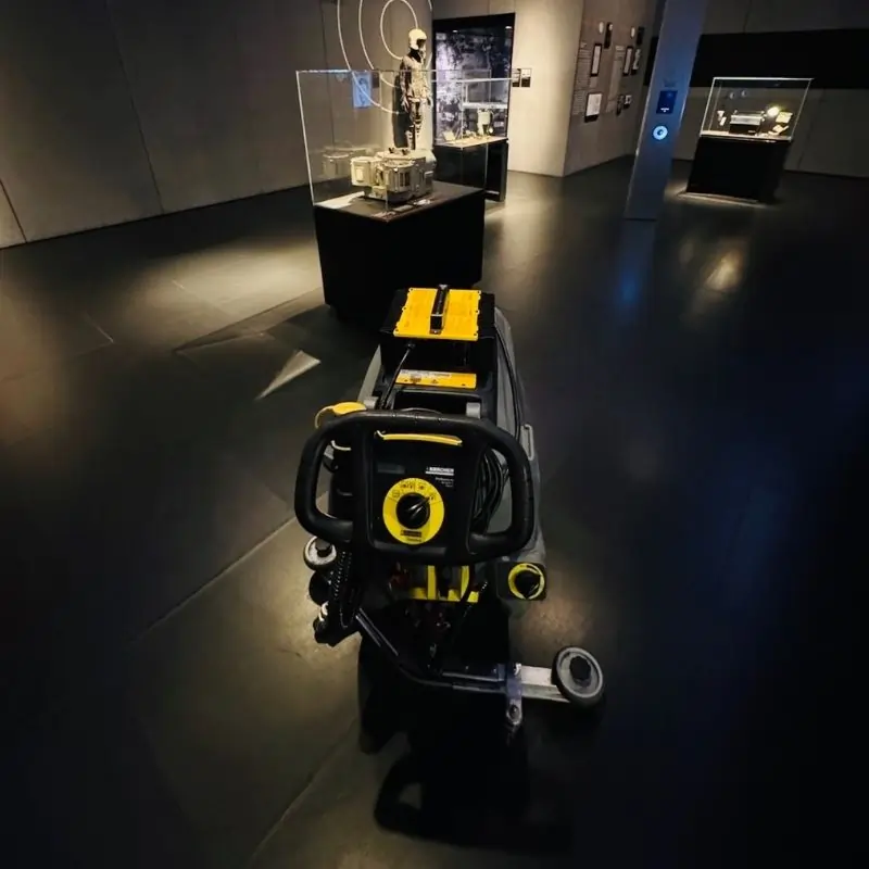 Low energy commercial auto scrubber floor cleaning machine