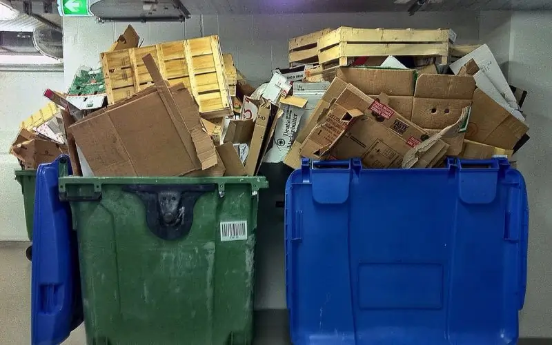 Containers in NYC office building_ Commercial Recycling and Separation of Office Waste, Credit_ ogs.ny.gov Containers in NYC office building_ Commercial Recycling and Separation of Office Waste, Credit: ogs.ny.gov