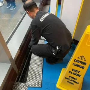 Cleaning heating installation and air ventilation in Manhattan tourist attraction