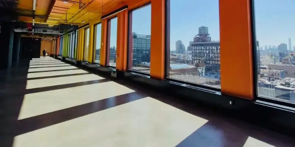 Office cleaning in Manhattan office building on Manhattan